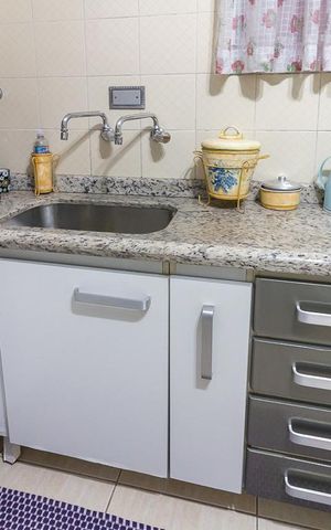 Casa à venda com 112m², 2 quartos e 1 vagaCozinha - pia e gabinete