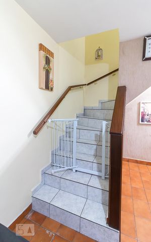 Casa à venda com 112m², 2 quartos e 1 vagaEscadas