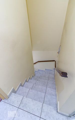 Casa à venda com 112m², 2 quartos e 1 vagaEscadas