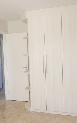 Apartamento à venda com 190m², 3 quartos e 2 vagas Apartamento à venda com 190m², 3 quartos e 2 vagasQuarto 3 - Suíte