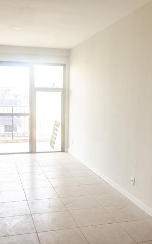 Apartamento à venda com 190m², 3 quartos e 2 vagas Apartamento à venda com 190m², 3 quartos e 2 vagasSala