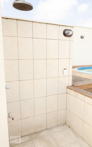 Apartamento à venda com 190m², 3 quartos e 2 vagas Apartamento à venda com 190m², 3 quartos e 2 vagasChuveiro Piscina