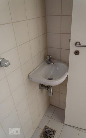 Apartamento à venda com 190m², 3 quartos e 2 vagas Apartamento à venda com 190m², 3 quartos e 2 vagasÁrea de Serviço - Armários