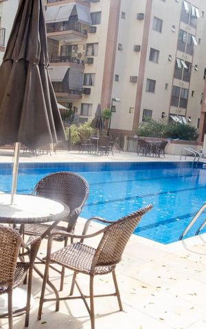 Apartamento à venda com 190m², 3 quartos e 2 vagas Apartamento à venda com 190m², 3 quartos e 2 vagasÁrea comum - Piscina