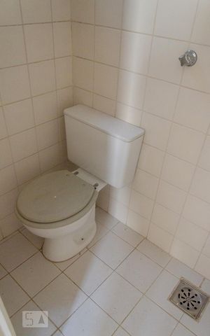 Apartamento à venda com 190m², 3 quartos e 2 vagas Apartamento à venda com 190m², 3 quartos e 2 vagasBanheiro de Serviço