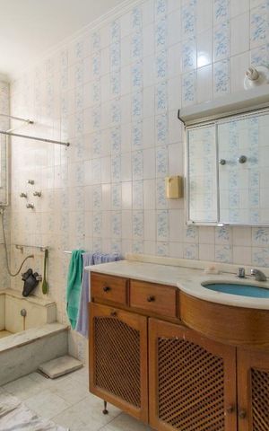 Casa à venda com 300m², 4 quartos e 3 vagas Casa à venda com 300m², 4 quartos e 3 vagasBanheiro Social