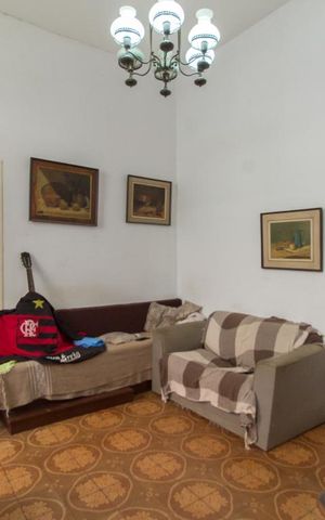 Casa à venda com 300m², 4 quartos e 3 vagas Casa à venda com 300m², 4 quartos e 3 vagasSala
