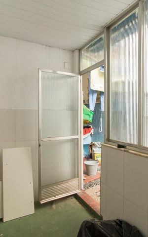 Casa à venda com 300m², 4 quartos e 3 vagas Casa à venda com 300m², 4 quartos e 3 vagasQuarto de Serviço 1