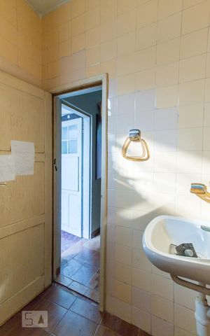 Casa à venda com 300m², 4 quartos e 3 vagas Casa à venda com 300m², 4 quartos e 3 vagasBanheiro de Serviço 2