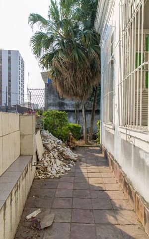 Casa à venda com 300m², 4 quartos e 3 vagas Casa à venda com 300m², 4 quartos e 3 vagasÁrea Externa