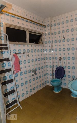 Casa à venda com 300m², 3 quartos e 5 vagasBanheiro de Serviço
