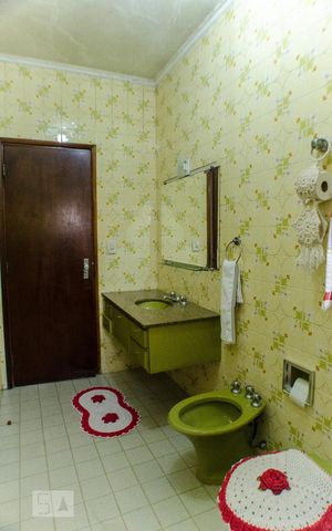 Casa à venda com 300m², 3 quartos e 5 vagasBanheiro do Corredor