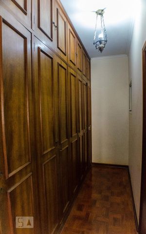 Casa à venda com 300m², 3 quartos e 5 vagasCloset