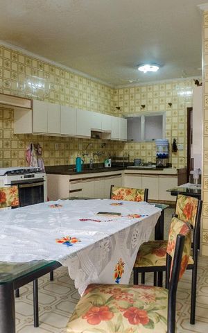 Casa à venda com 300m², 3 quartos e 5 vagasCozinha
