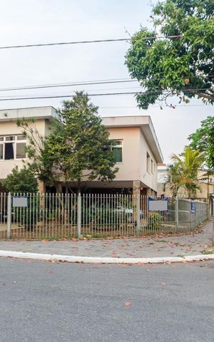 Casa à venda com 300m², 3 quartos e 5 vagasFachada