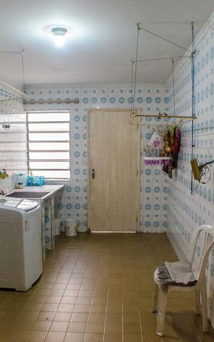 Casa à venda com 300m², 3 quartos e 5 vagasLavanderia