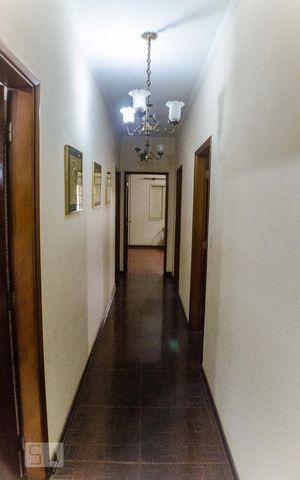 Casa à venda com 300m², 3 quartos e 5 vagasCorredor