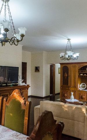 Casa à venda com 300m², 3 quartos e 5 vagasSala