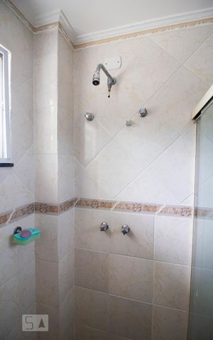 Casa de condomínio à venda com 350m², 6 quartos e 3 vagas Casa de condomínio à venda com 350m², 6 quartos e 3 vagasBanheiro 1