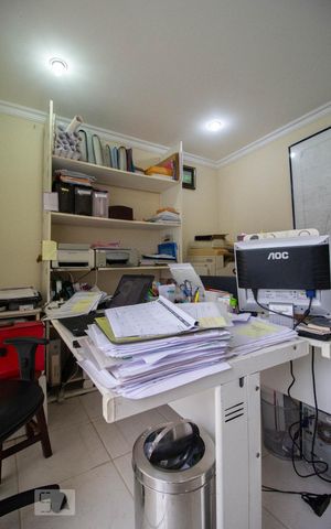 Casa de condomínio à venda com 350m², 6 quartos e 3 vagas Casa de condomínio à venda com 350m², 6 quartos e 3 vagasEscritório