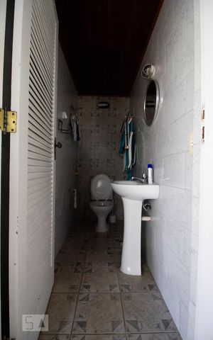 Casa de condomínio à venda com 350m², 6 quartos e 3 vagas Casa de condomínio à venda com 350m², 6 quartos e 3 vagasLavabo