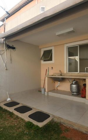 Casa de condomínio à venda com 65m², 2 quartos e 2 vagasÁrea dos fundos