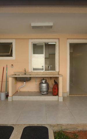 Casa de condomínio à venda com 65m², 2 quartos e 2 vagasÁrea dos fundos