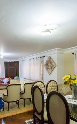 Casa à venda com 312m², 3 quartos e 5 vagasSala