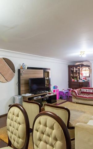 Casa à venda com 312m², 3 quartos e 5 vagasSala