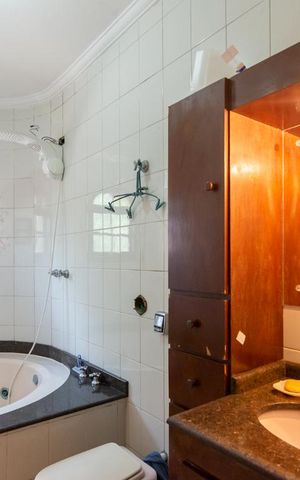 Casa à venda com 312m², 3 quartos e 5 vagasBanheiro Suíte 1