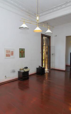 Casa à venda com 340m², 5 quartos e 4 vagas Casa à venda com 340m², 5 quartos e 4 vagasSala de Estar