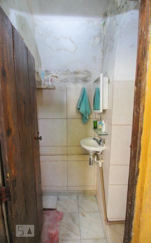 Casa à venda com 340m², 5 quartos e 4 vagas Casa à venda com 340m², 5 quartos e 4 vagasBanheiro de Serviço