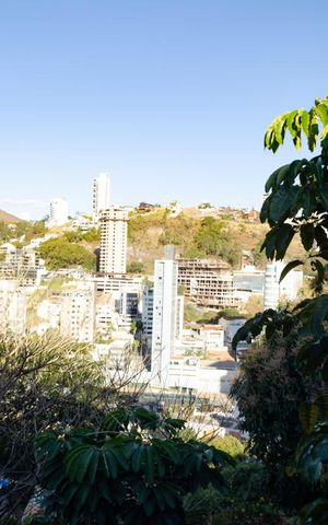 Casa para alugar com 290m², 4 quartos e 1 vaga Casa para alugar com 290m², 4 quartos e 1 vagaVista do quarto 2