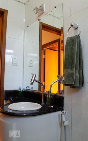 Casa para alugar com 290m², 4 quartos e 1 vaga Casa para alugar com 290m², 4 quartos e 1 vagaBanheiro