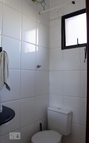 Casa para alugar com 290m², 4 quartos e 1 vaga Casa para alugar com 290m², 4 quartos e 1 vagaBanheiro de Serviço