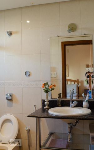 Casa para alugar com 290m², 4 quartos e 1 vaga Casa para alugar com 290m², 4 quartos e 1 vagaBanheiro da Suíte