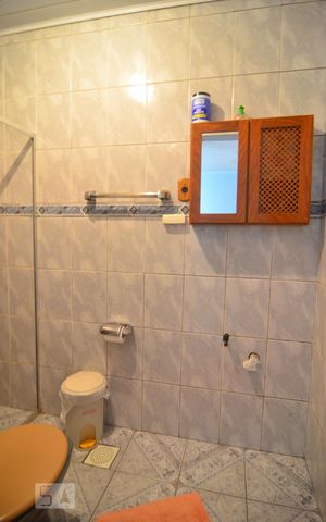 Casa à venda com 250m², 6 quartos e 3 vagasCasa 1 - Banheiro suíte