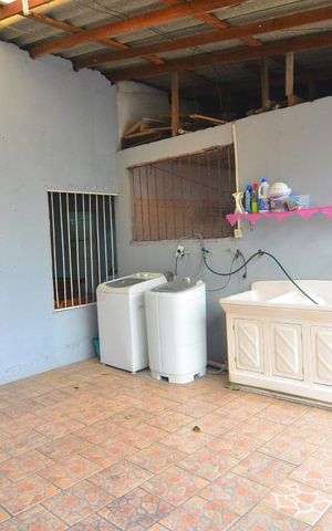 Casa à venda com 250m², 6 quartos e 3 vagasCasa 1 - Área de serviço