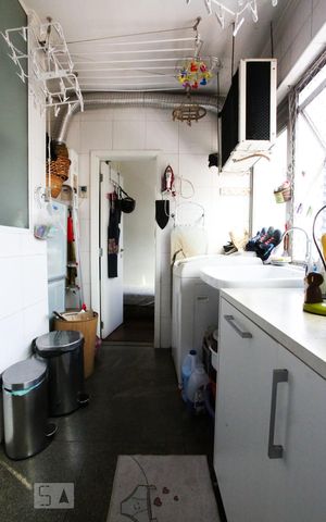 Apartamento à venda com 141m², 3 quartos e 2 vagas Apartamento à venda com 141m², 3 quartos e 2 vagasÁrea de serviço