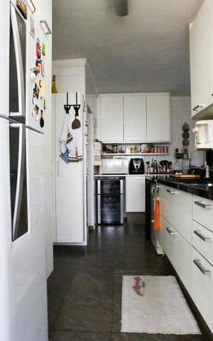 Apartamento à venda com 141m², 3 quartos e 2 vagas Apartamento à venda com 141m², 3 quartos e 2 vagasCozinha