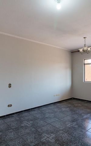 Casa à venda com 160m², 4 quartos e 2 vagasSala