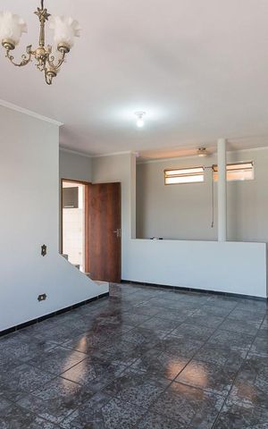 Casa à venda com 160m², 4 quartos e 2 vagasSala