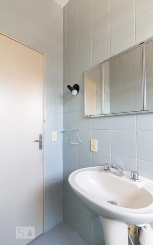 Casa à venda com 160m², 4 quartos e 2 vagasBanheiro social