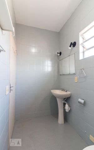 Casa à venda com 160m², 4 quartos e 2 vagasBanheiro quarto 4 suíte