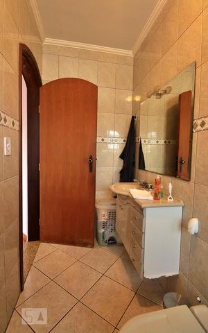 Casa para alugar com 224m², 3 quartos e 5 vagasBanheiro da Suíte