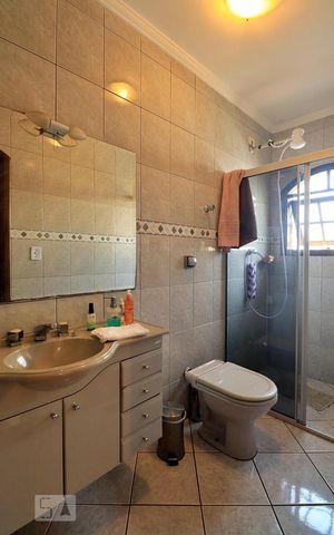 Casa para alugar com 224m², 3 quartos e 5 vagasBanheiro da Suíte
