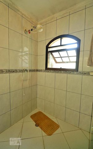 Casa para alugar com 224m², 3 quartos e 5 vagasBanheiro Social