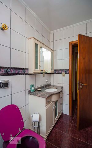 Casa para alugar com 390m², 4 quartos e 5 vagasBanheiro 