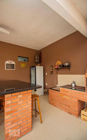 Casa para alugar com 390m², 4 quartos e 5 vagasSalão de festas