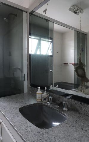 Apartamento à venda com 270m², 4 quartos e 4 vagasBanheiro da Suite 1
